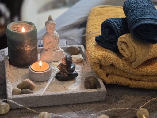 Hotstone Massage mit warmen Basaltsteinen