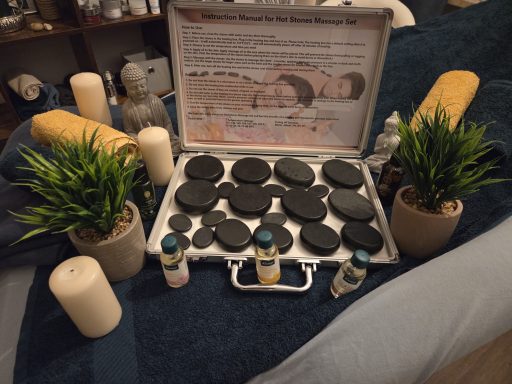 Hotstone Massage mit warmen Basaltsteinen